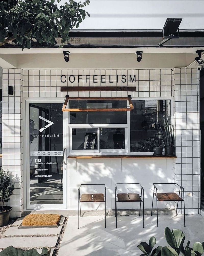 Không gian quán cafe nhỏ, sáng tạo và thân thiện