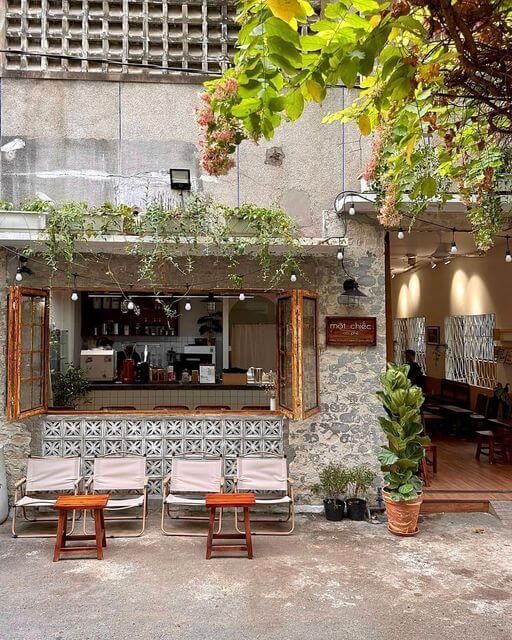 Không gian quán cafe nhỏ xinh