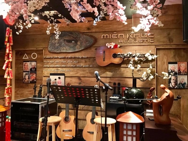 Không gian quán cafe acoustic ấm cúng