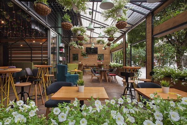 Thiết kế quán cafe sân vườn sang trọng