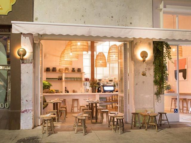 Thiết kế quán cafe via hè